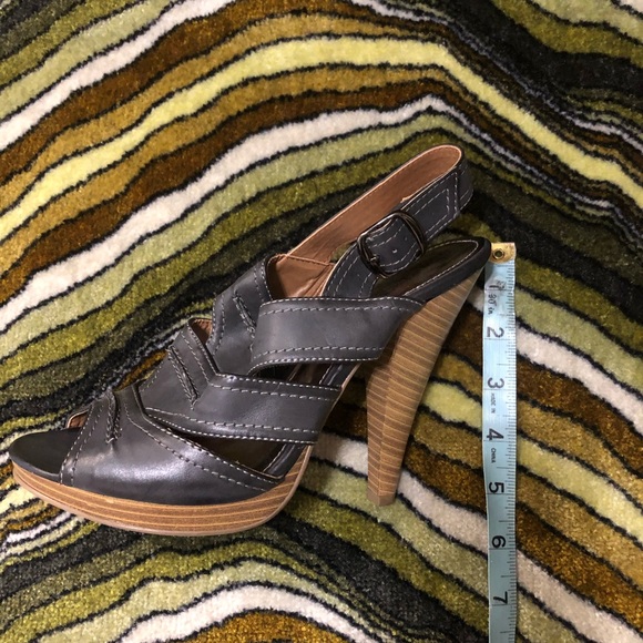 5/$20 Mossimo Platform Strappy Heels - Picture 5 of 7